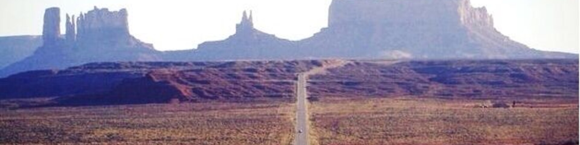 Great photo spot between Monument Valley & Mexican Hat. Park your car at mile marker 13 and you can take this photo yourself! Watch out for approaching cars...
#NationalPark