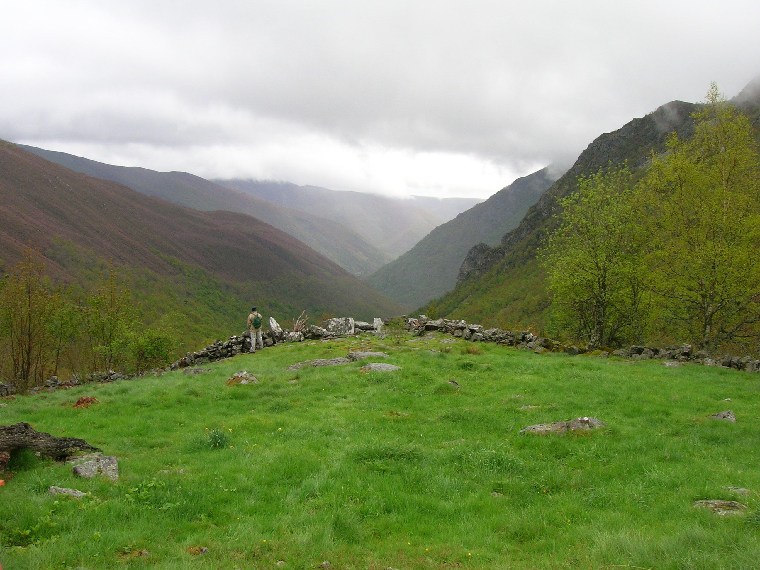 Vuela hasta esta localización. Necesitas el programa Google Earth.