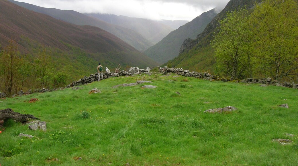 Vuela hasta esta localización. Necesitas el programa Google Earth.