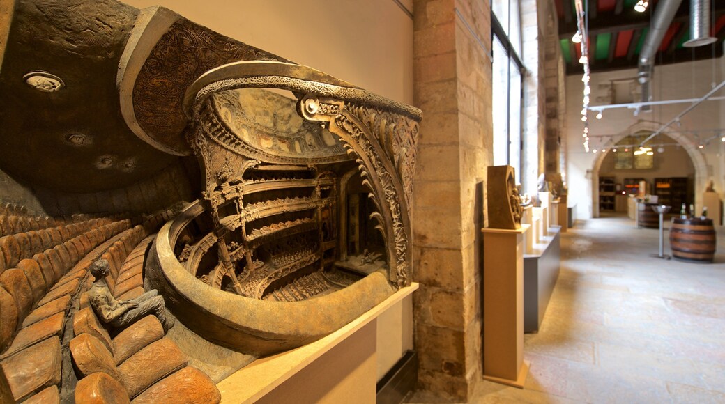 VinĂcola Marche Aux Vins caracterizando vistas internas e arte