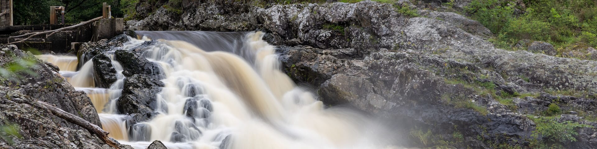 Stream of cascading water in long exposure