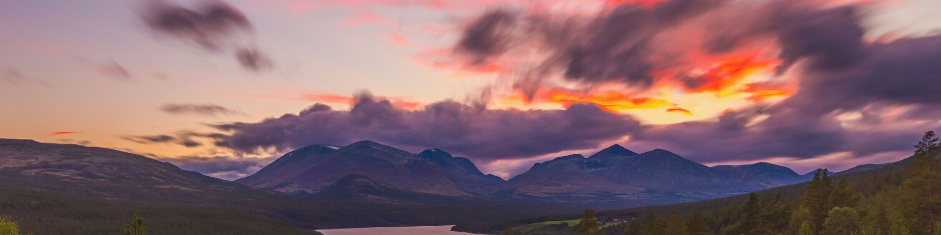 Epic sunset in Rondane National Park, Norway. This was a really weird shoot for me, as we literally parked our car 5 meters from this spot, instead of hiking to a spot.
#BvSSpring #mountains