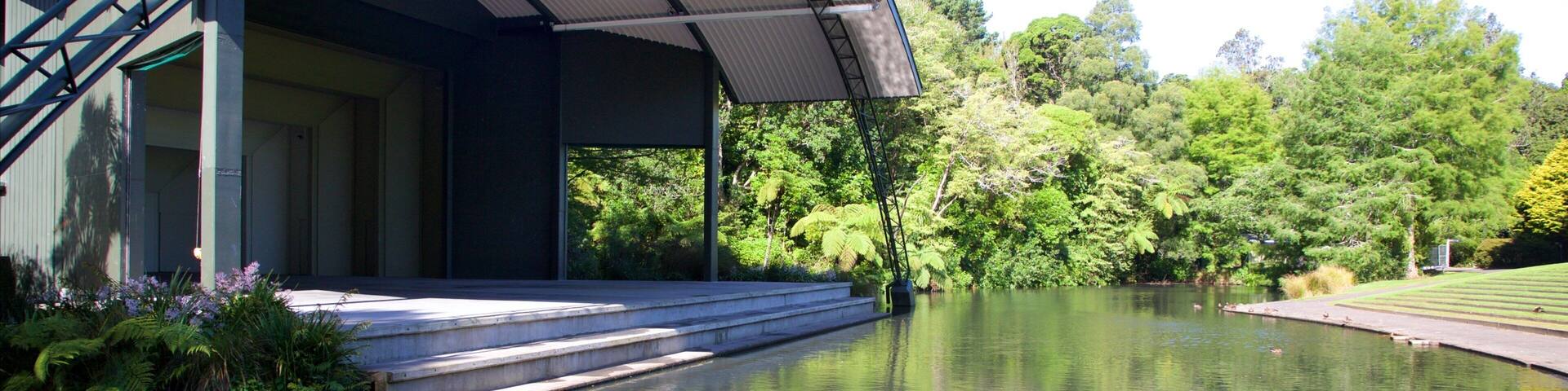 ボウル オブ ブルックランズ 表示 公園 と 池