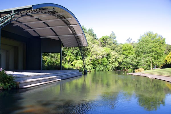 ボウル オブ ブルックランズ 表示 公園 と 池