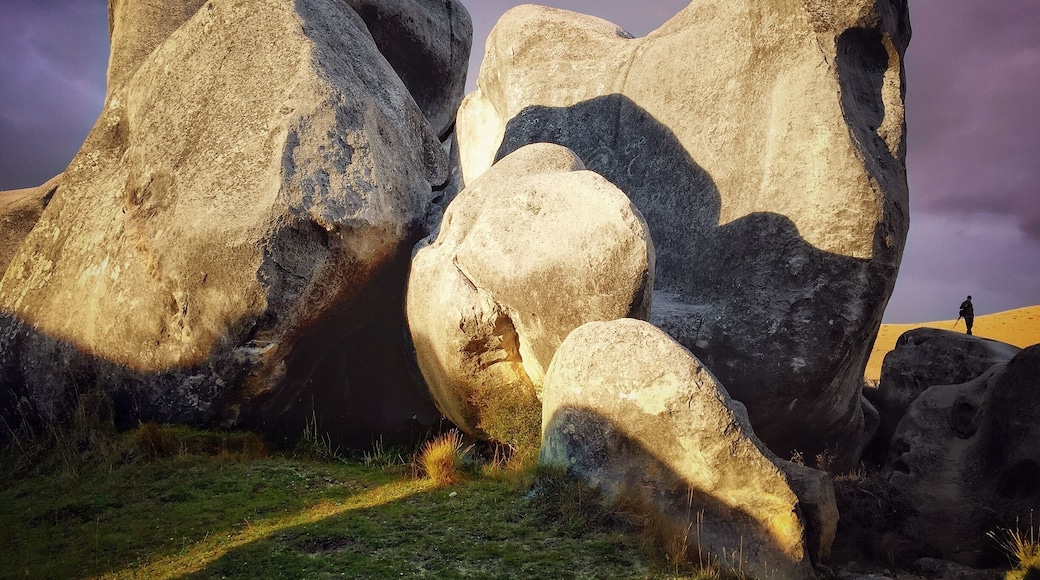 Castle Hill in New Zealand is named after the array of limestone boulders in the area, reminiscent of an old run-down stone castle. Apparently it's the epitome of the South Island's climbing scene, however when we were there, we had the whole place to ourselves. It really makes you feel like a tiny ant, like my little boyfriend who is in the picture ☺️🐜 #InStone #castlehill #newzealand #rocks