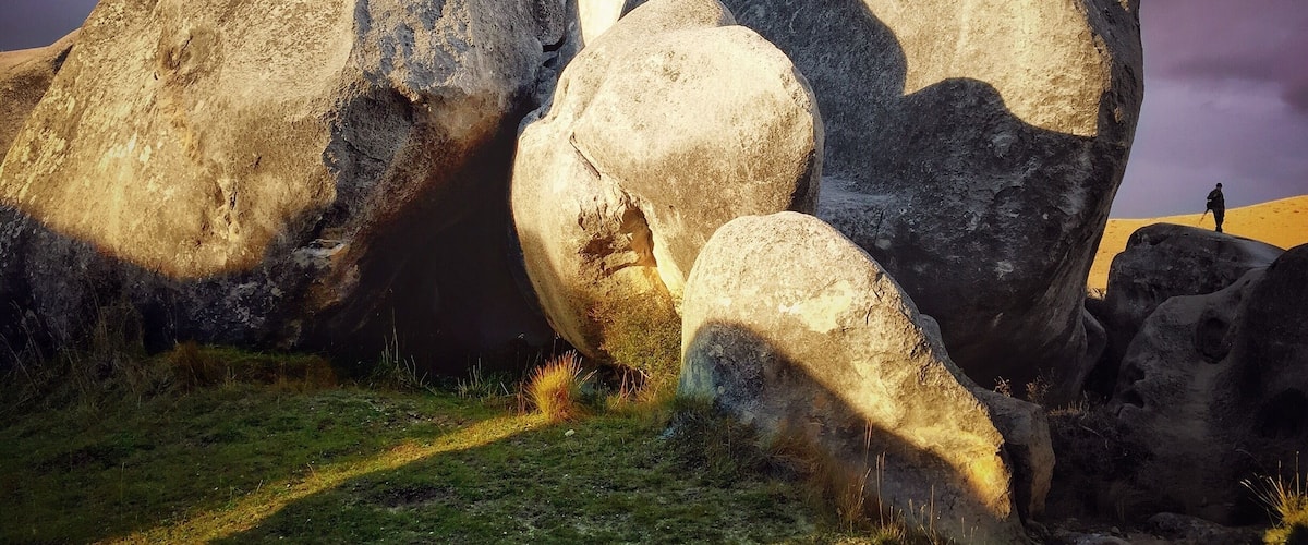 Castle Hill in New Zealand is named after the array of limestone boulders in the area, reminiscent of an old run-down stone castle. Apparently it's the epitome of the South Island's climbing scene, however when we were there, we had the whole place to ourselves. It really makes you feel like a tiny ant, like my little boyfriend who is in the picture ☺️🐜 #InStone #castlehill #newzealand #rocks