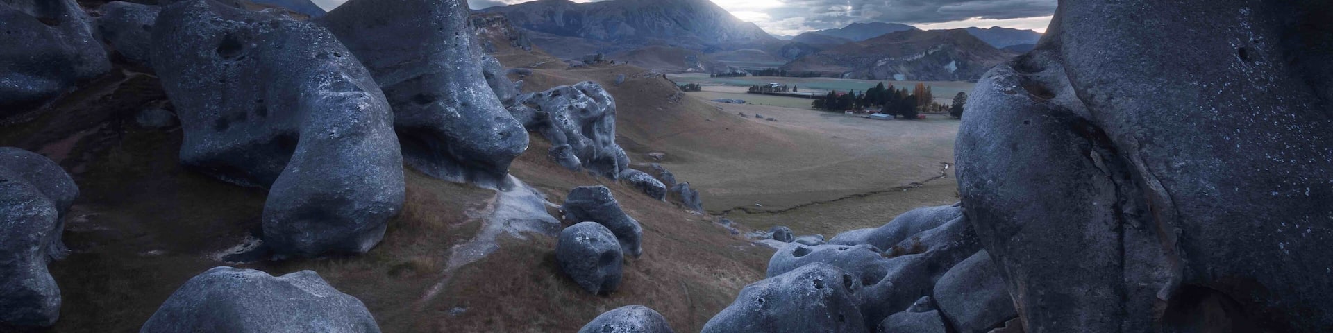 Castle Hill Conservation Area is an awesome place for a morning stroll. Good photo compositions can be found all over the place. We didn't get great light that day but at least some moody clouds.