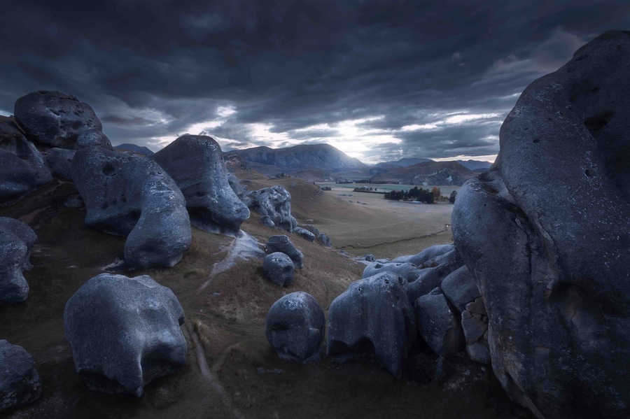 Castle Hill Conservation Area is an awesome place for a morning stroll. Good photo compositions can be found all over the place. We didn't get great light that day but at least some moody clouds.
