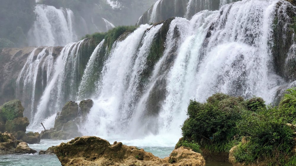 A lot less crowded from Vietnam side