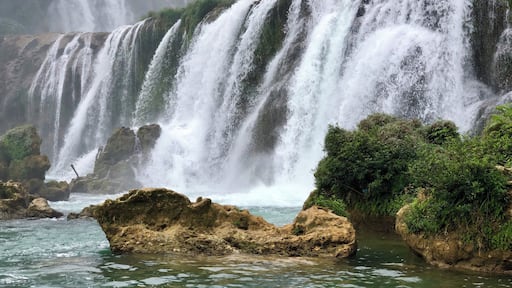 A lot less crowded from Vietnam side