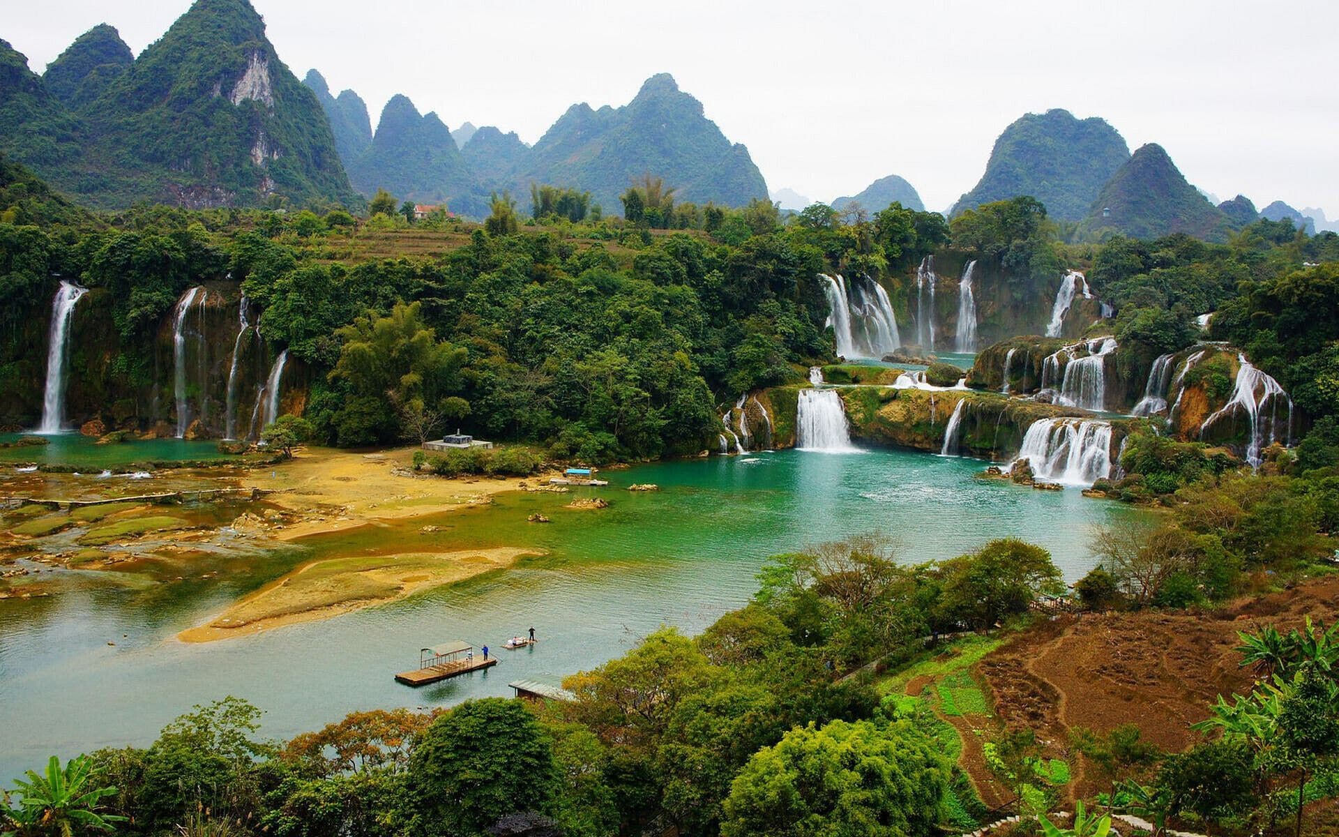 #DetianWaterfall—— one of the most beautiful transnational waterfalls in the world.
https://twitter.com/Beautifulgx