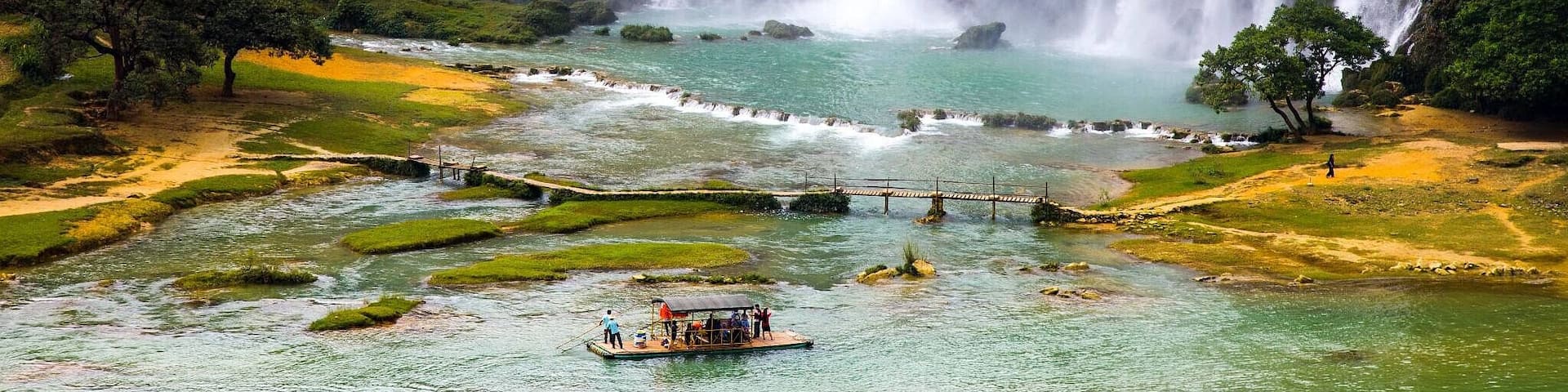 #DetianWaterfall—— one of the most beautiful transnational waterfalls in the world.
https://twitter.com/Beautifulgx