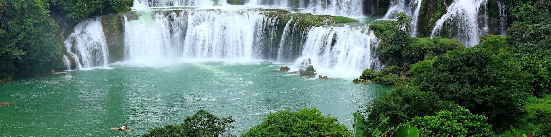 Detian Waterfall—— the scenery of national boundaries between Vietnam and China.It is the largest cross-border waterfall in Asia .#德天瀑布.
https://twitter.com/Beautifulgx