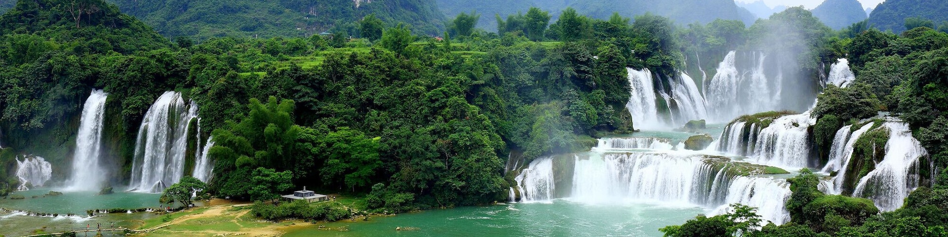 Detian Waterfall—— the scenery of national boundaries between Vietnam and China.It is the largest cross-border waterfall in Asia .#德天瀑布.
https://twitter.com/Beautifulgx