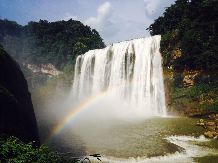 At 4 pm of August, a great weather for Karst waterfall shots!
