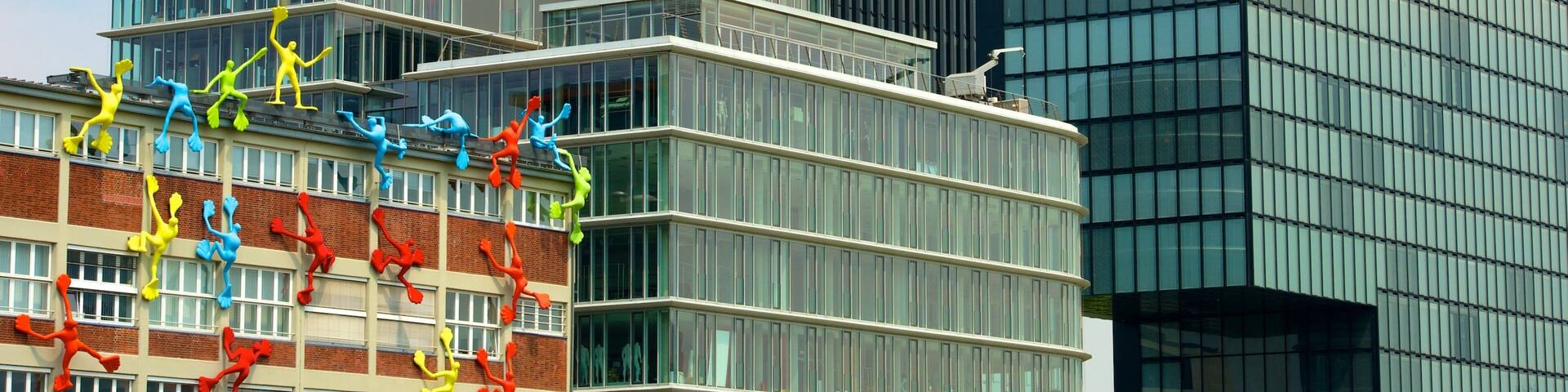 Port de DĂŒsseldorf qui includes ville, building et art en plein air