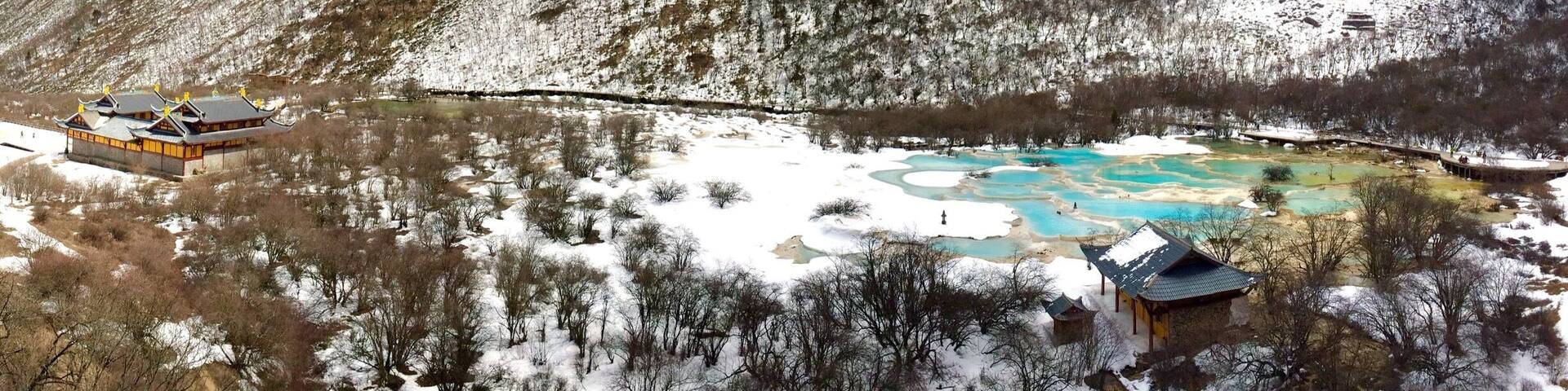 Stunning trekking to the natural ponds