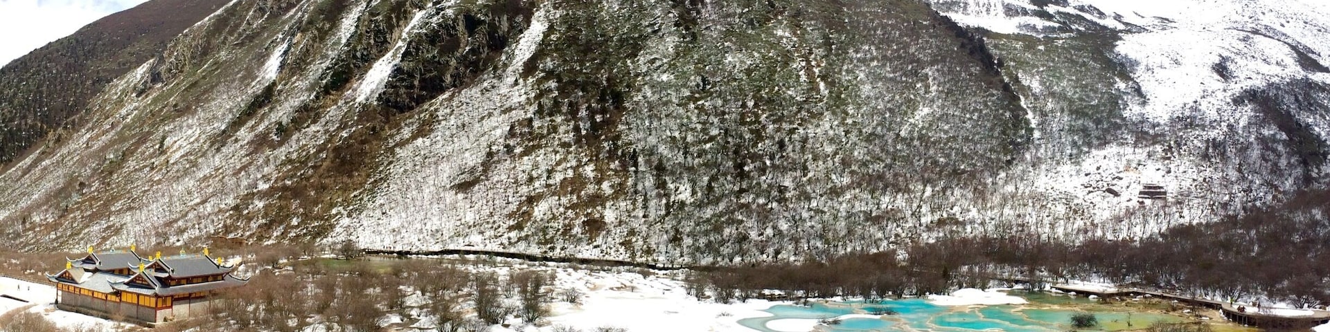 Stunning trekking to the natural ponds
