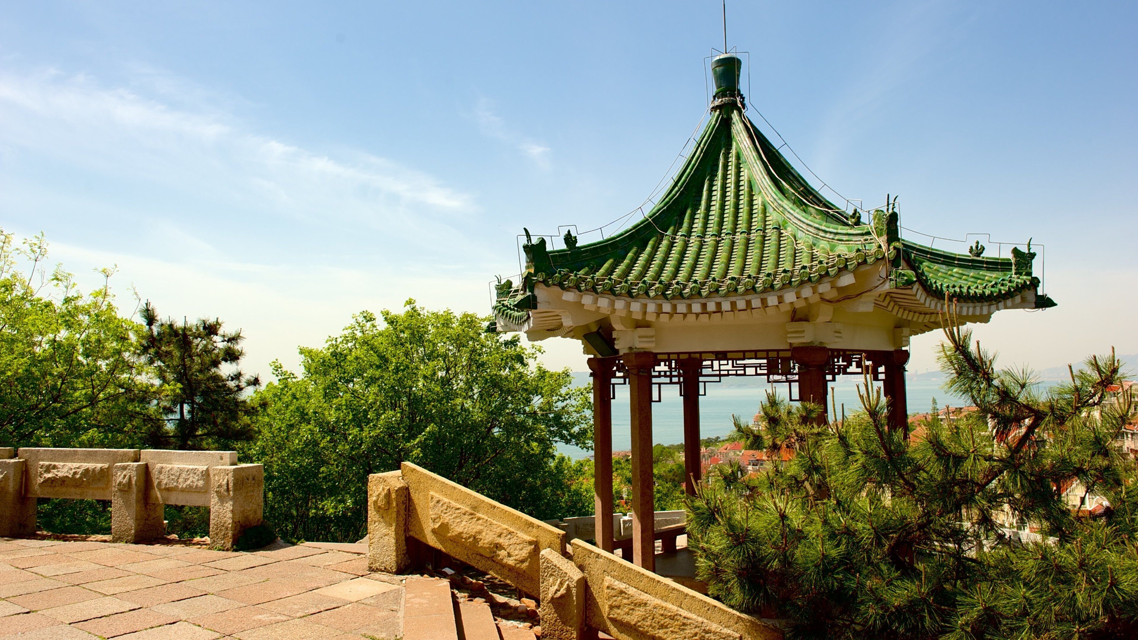 Xiaoyushan Park featuring heritage architecture