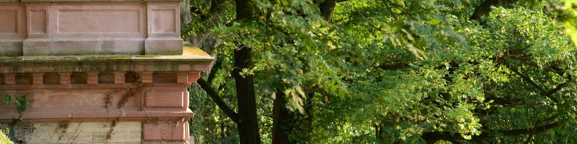 Schlossberg das einen Park und Ansichten