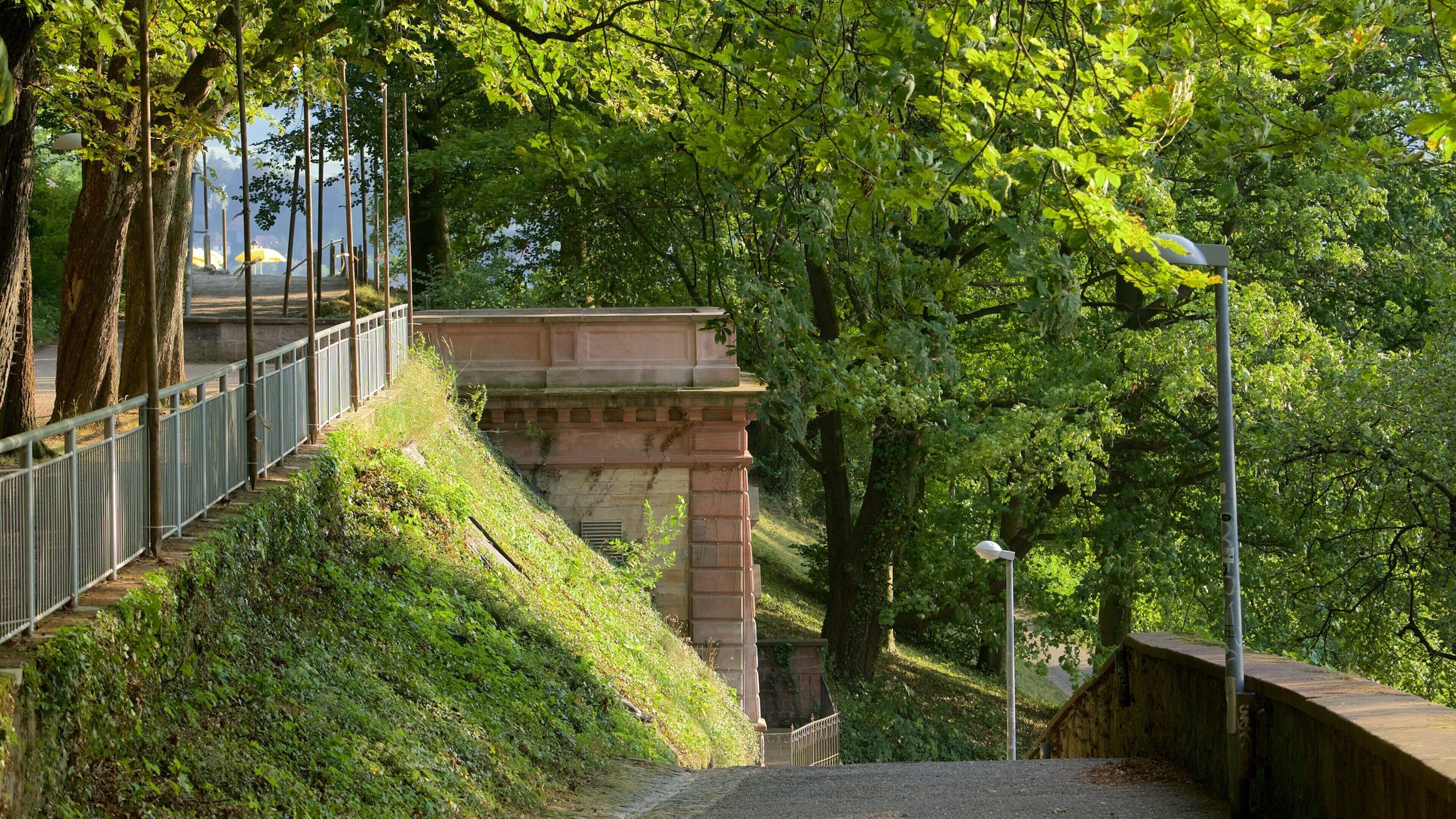 Schlossberg presenterar en trädgård