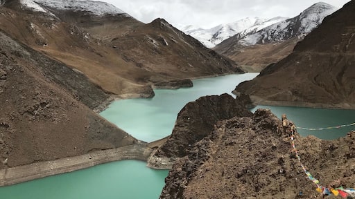 Yarlung Tsangpo is highest river in world in Tibet.
The Yarlung Tsangpo runs through the heartland of Tibet from west to east.