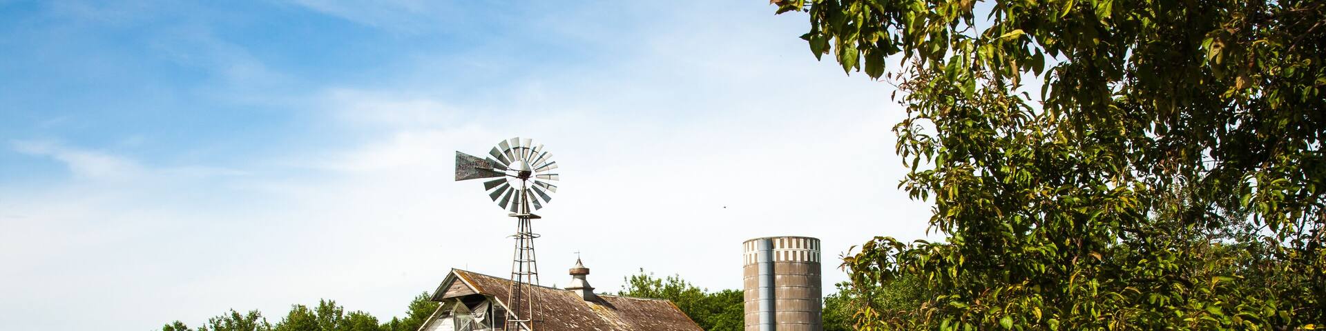 Killdeer, North Dakota; A barn on prarie grass land in eastern North Dakota.