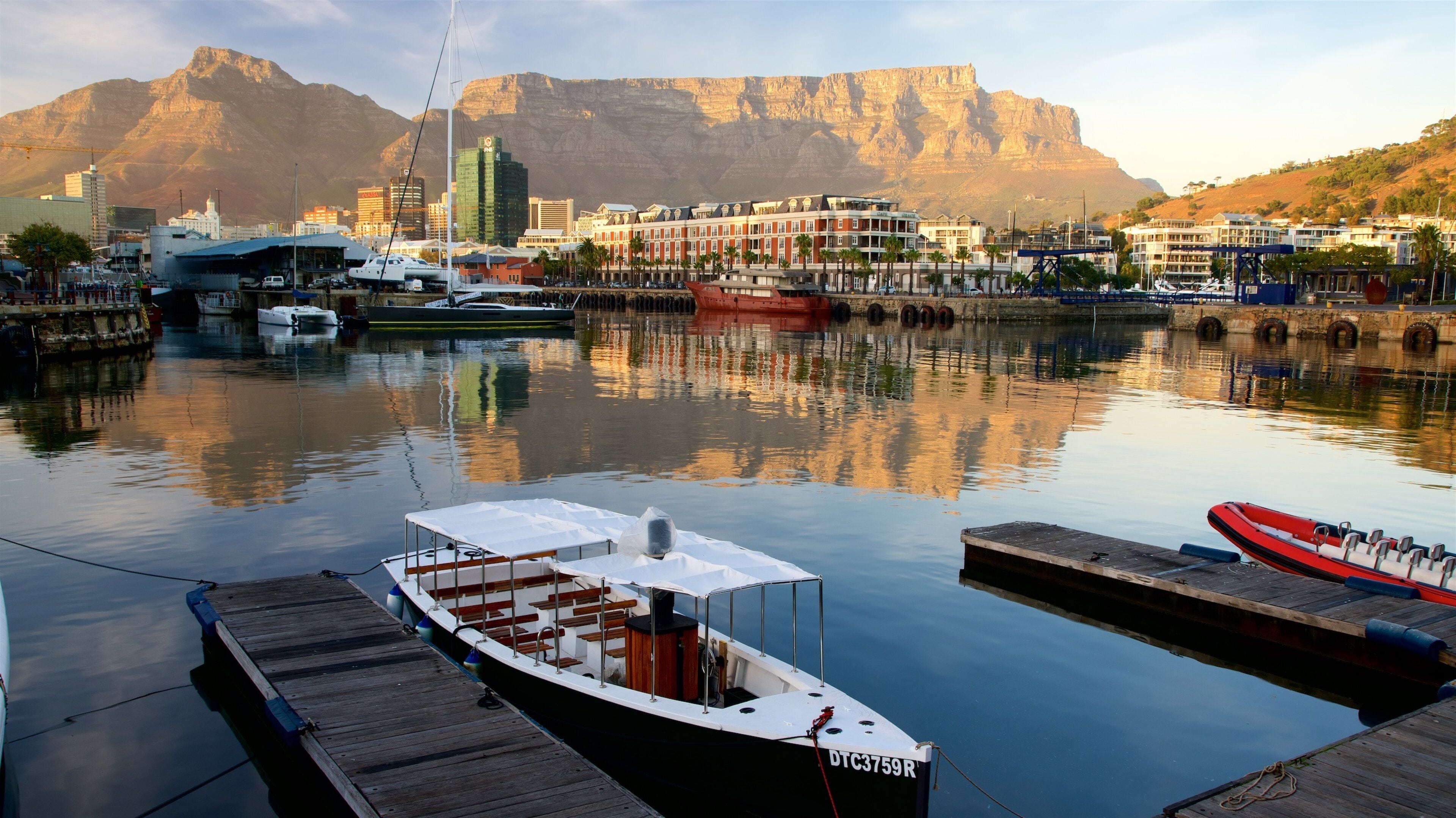 Victoria and Alfred Waterfront which includes a marina