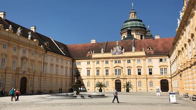 Entrance to the courtyards is free...