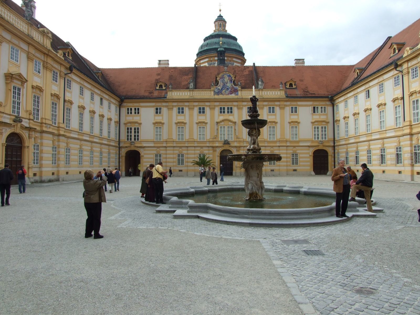 Due to its fame and academic stature, Melk managed to escape dissolution under Emperor Joseph II when many other Austrian abbeys were seized and dissolved between 1780 and 1790.
#architecture