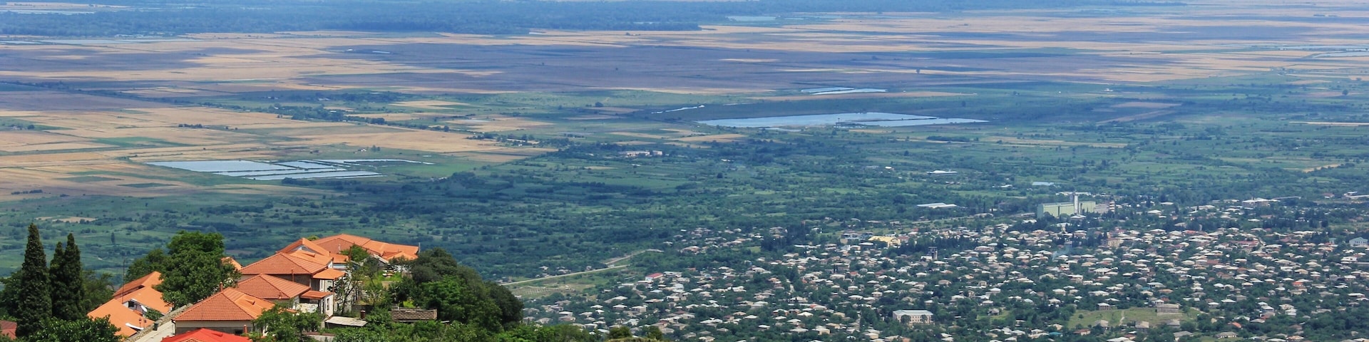 Although the fortifications in Signaghi do still almost completely encircle the city, you can only actually walk along a small section of the walls.
If you have a head for heights and good balance, you can climb to the top of one of the towers for views like these.
To read more about the places I visited on my 10-day Georgia itinerary by public transport, click on the following link.
https://galloparoundtheglobe.com/a-10-day-georgia-itinerary-by-public-transport/