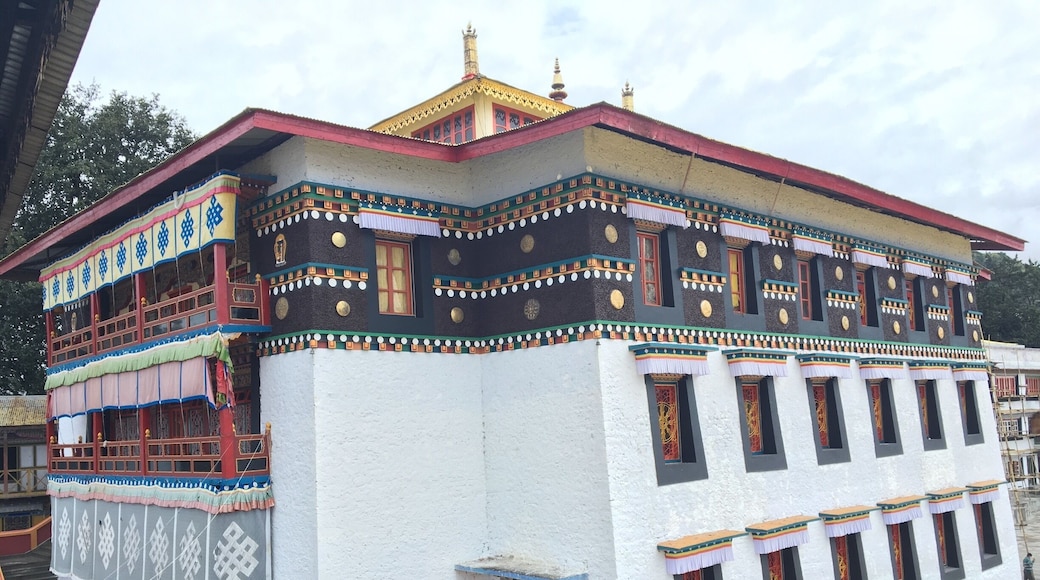 Tawang Monastery, in the Indian state of Arunachal Pradesh, is the largest monastery in India and second largest in the world after the Potala Palace in Lhasa, Tibet.
It is situated in the valley of the Tawang River, near the small town of the same name in the northwestern part of Arunachal Pradesh, in close proximity to the Tibetan and Bhutanese border.
Tawang Monastery is known in Tibetan as Galden Namgey Lhatse, which translates to "celestial paradise in a clear night."
It was founded by Merak Lama Lodre Gyatso in 1680-1681 in accordance with the wishes of the 5th Dalai Lama, Ngawang Lobsang Gyatso.
The Tawang Monastery stands on the start of a hill, about 10,000 ft above sea level.