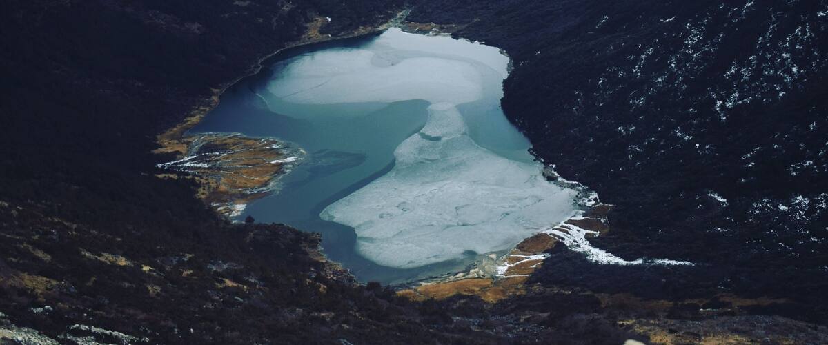 The road to Indo sino border is dangerous yet full of pleasant surprises. Here shown an iced lake, frozen in time. #bumla #tawang #northeastindia #indiaunexplored #offbeatindia