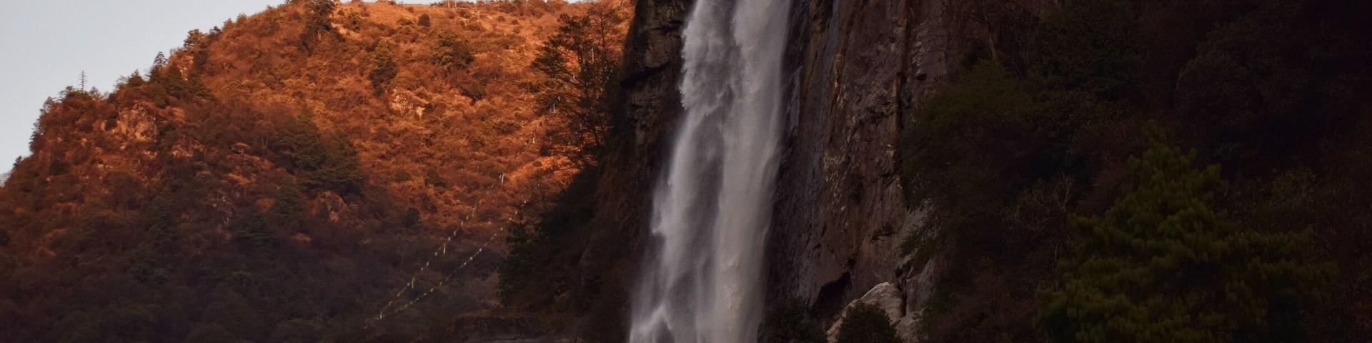 Nuranang waterfalls from Cona, Shannan, Arunachal Pradesh, India. Beautiful waterfall in all it's glory.
#travelblogger #traveller #northeastindia #arunachalpradesh