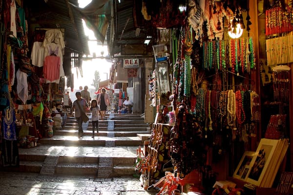 マハネ イェフダ マーケット 表示 屋内の眺め と マーケット 及び 家族