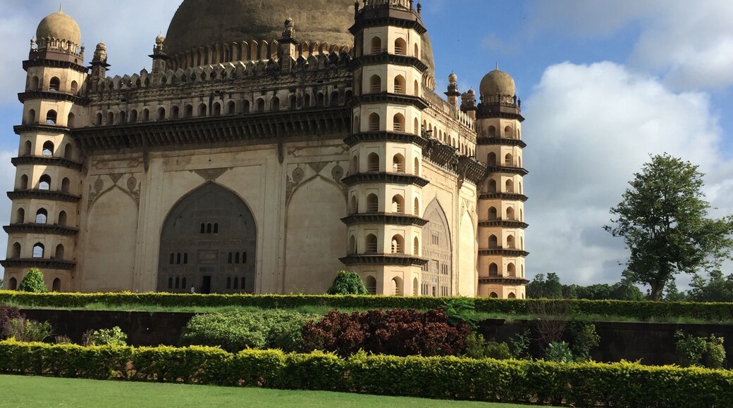 #InStone
Wonderful whispering dome! Climb 2 ft steps, 7 floors to reach spectacular gallery. All in stone.