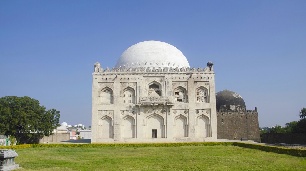 Tomb of Mujahid Shah, Haft Gumbaz Complex, Gulbarga, Karnataka