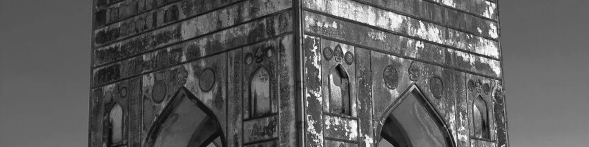 April 2012
Tomb of Ali Barid Shah in Bidar built in 16th century as an amalgham of Persian and Indian architecture (predecessing famous Mughal art) and silent witness of many generations...