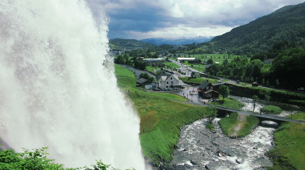 #lifeatexpedia #merch