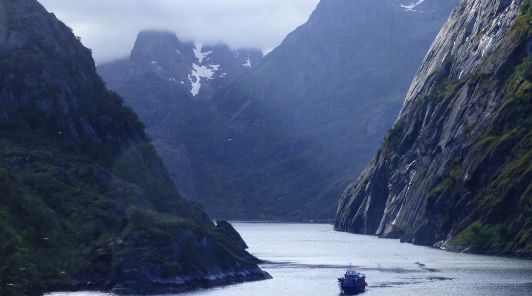 Leaving the Trollfjord.