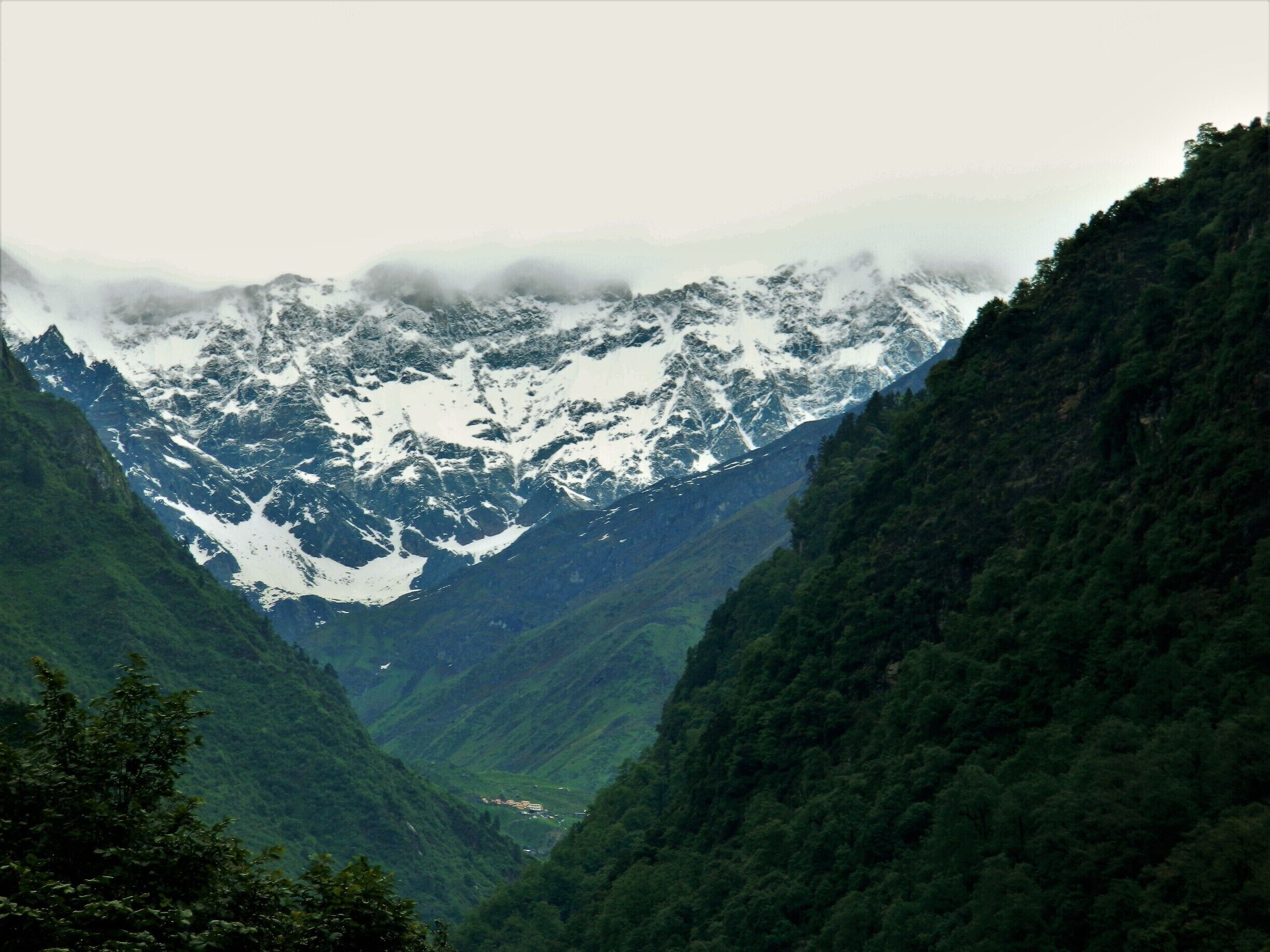 The Kedarnath trek is along one of the deepest gorges in India and is lavished by mystic views of the mountains. You always find more as you move towards the Kedarnath Temple. Its a beautiful combination of spirituality mixed with gorgeous landscapes. 