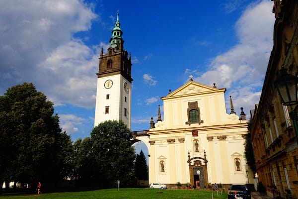 St. Stephen's Cathedral is protected as a cultural monument of the Czech Republic. Located on a hill in the place of an older church (originally a basilica) The temple was built in Romanesque style in the 11th century and rebuilt in the 14th century in the Gothic style. In the presbytery is a large altar dedicated to St. Stephen, patron of the cathedral
#StunningStructures