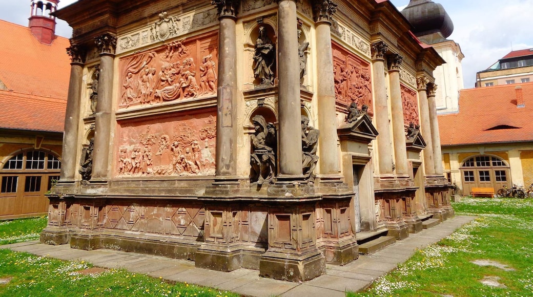 The Rumburk Loreto Chapel is associated with the name of the outstanding architect Johann Lucas Hildebrandt and sculptor Franz Biener. The construction of the Loreto was a fulfilled wish of nobleman Anton Florian, Prince of Liechtenstein, to transfer the sacred place from Italy to the north of Bohemia. The gradually restored area includes the Loreto Chapel, the cloister and the St. Lawrence Church.
#StunningStructures