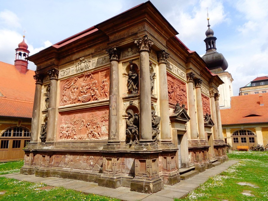 The Rumburk Loreto Chapel is associated with the name of the outstanding architect Johann Lucas Hildebrandt and sculptor Franz Biener. The construction of the Loreto was a fulfilled wish of nobleman Anton Florian, Prince of Liechtenstein, to transfer the sacred place from Italy to the north of Bohemia. The gradually restored area includes the Loreto Chapel, the cloister and the St. Lawrence Church.
#StunningStructures
