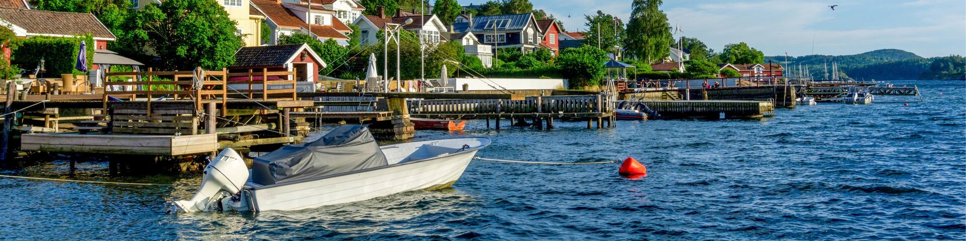 Idyllic Son Waterfront Landscape in Norway - Wooden Houses and Boats on Oslofjord