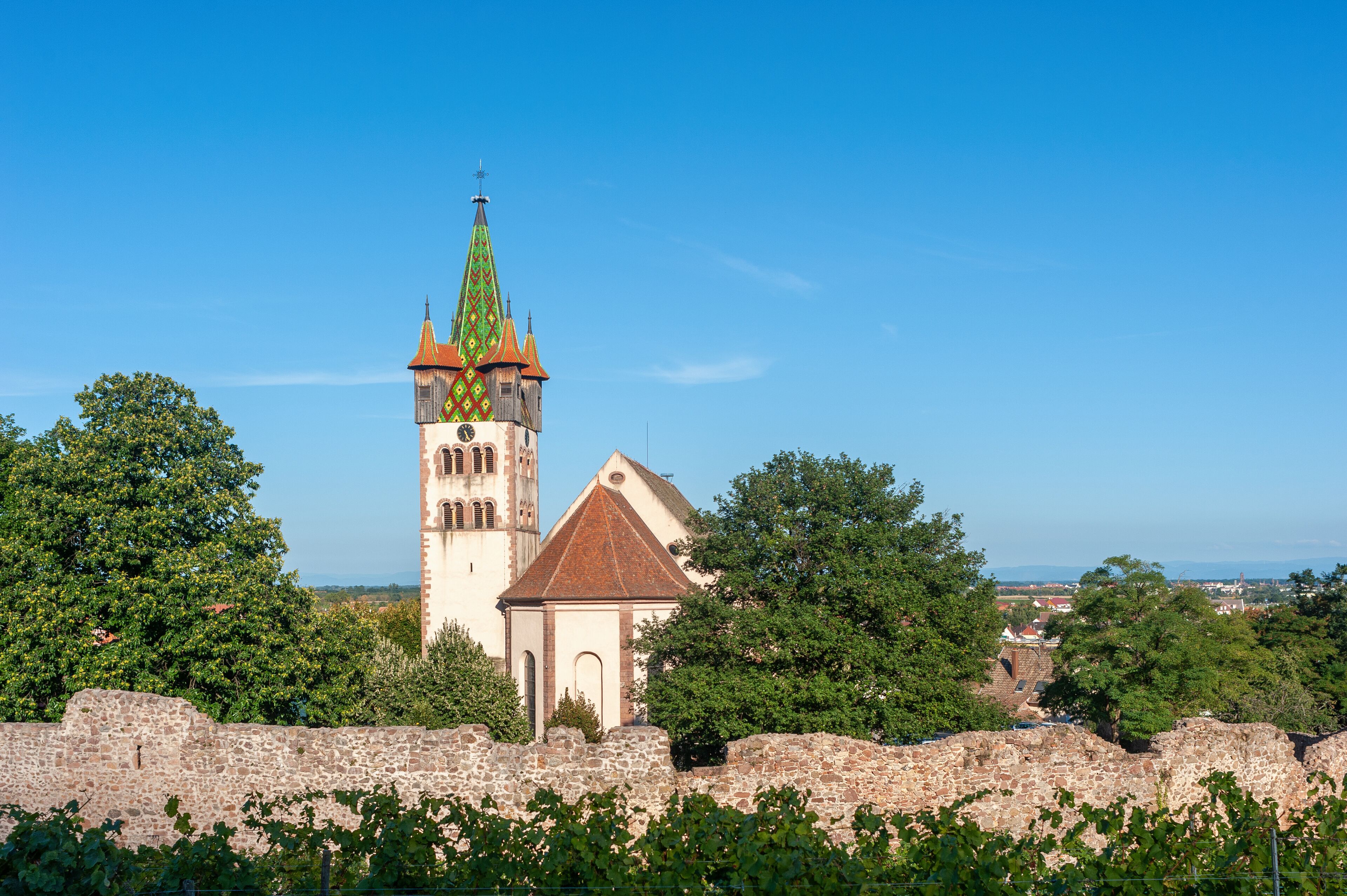 Historische Kirche Sankt Georg in Châtenois. Departement Bas Rhin in der Region Elsass in Frankreich