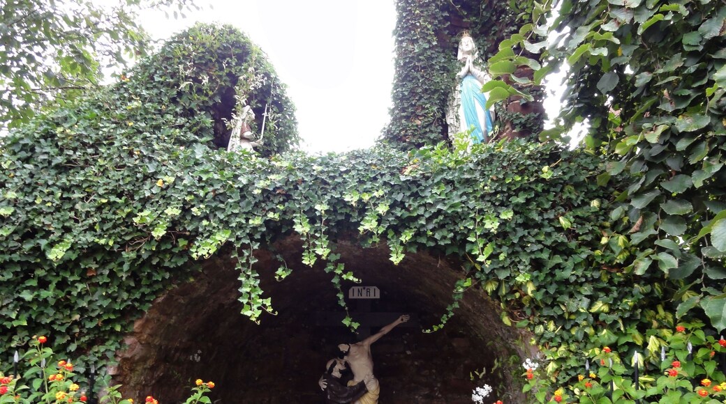 This building is indexed in the Base Mérimée, a database of architectural heritage maintained by the French Ministry of Culture, under the reference IA00119443 .