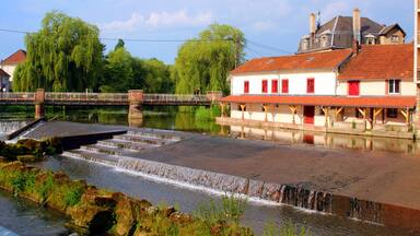 la sarre qui coule dans la ville de sarrebourg en alsace