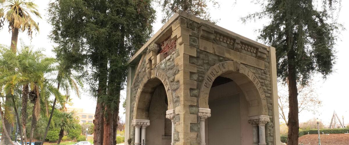 The city of Pasadena has many historical architectural sites. Remains of the old library in the memory park.