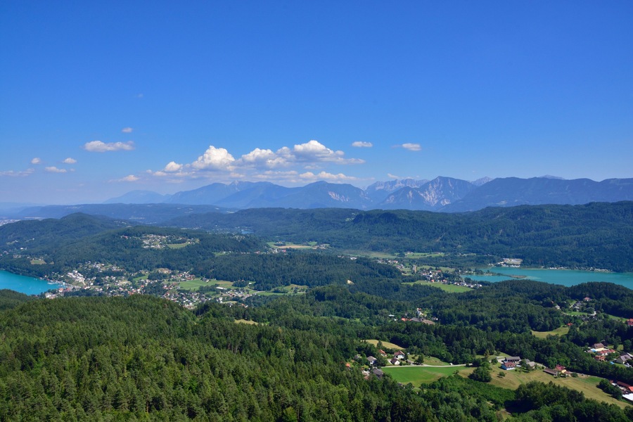 Blick zum Woerthersee und Keutschacher See in Kärnten